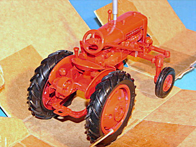 1/16 Farmall 100 High Clear Tractor, 1993 Summer Toy Show Beckman HS - Ertl