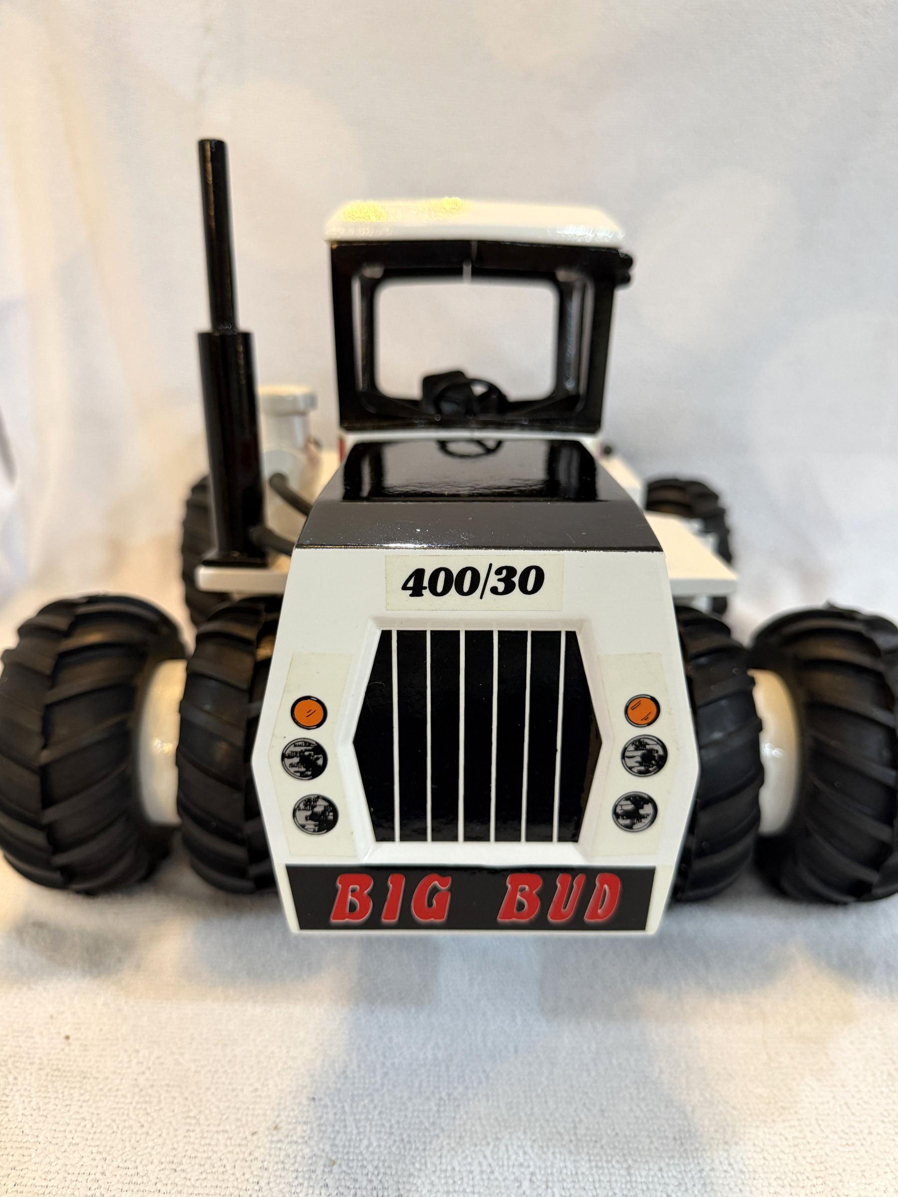 1/16 Big Bud 400/30 4WD Tractor with Duals by Martin Fast (1992)