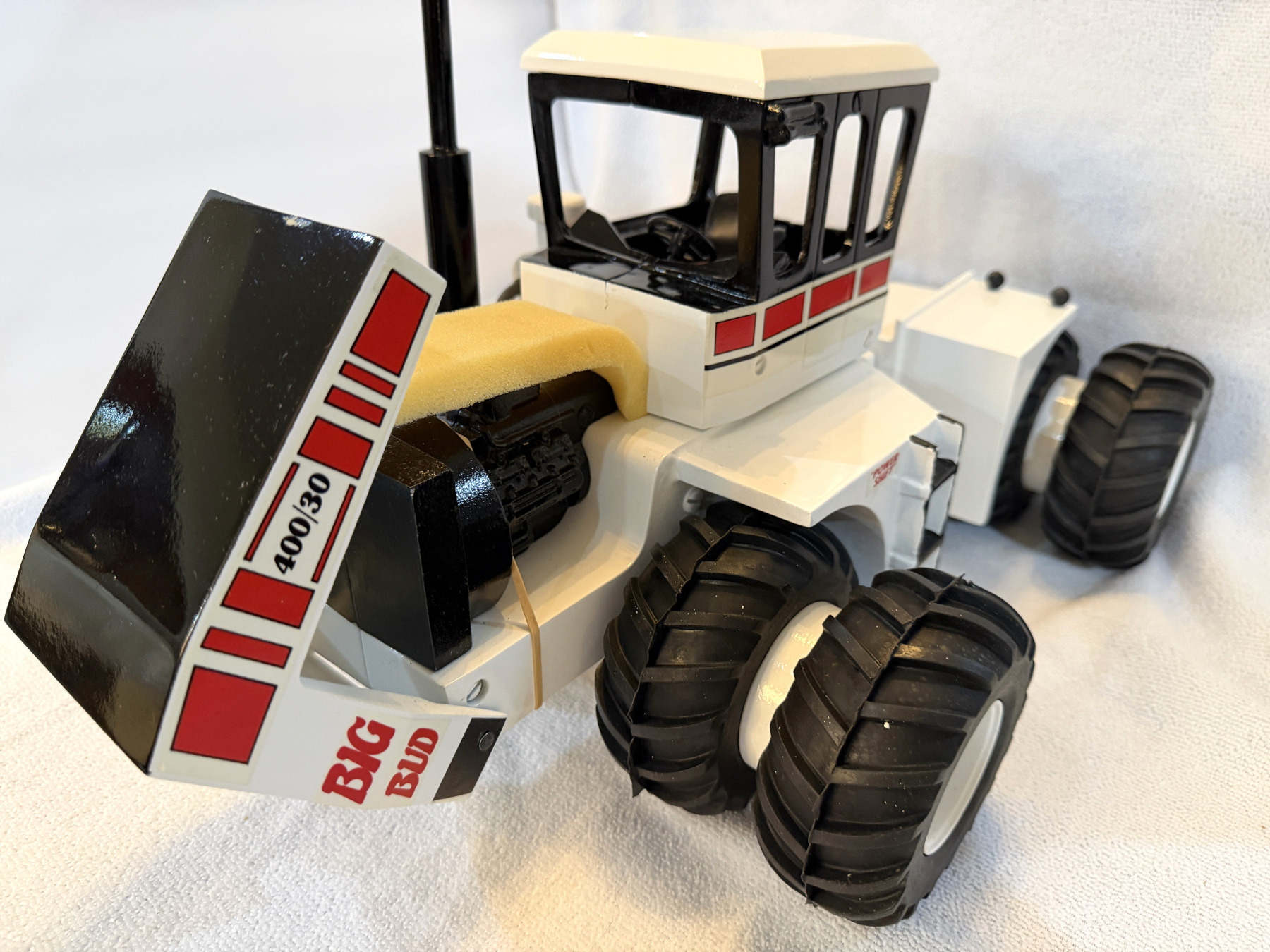 1/16 Big Bud 400/30 4WD Tractor with Duals by Martin Fast (1992)