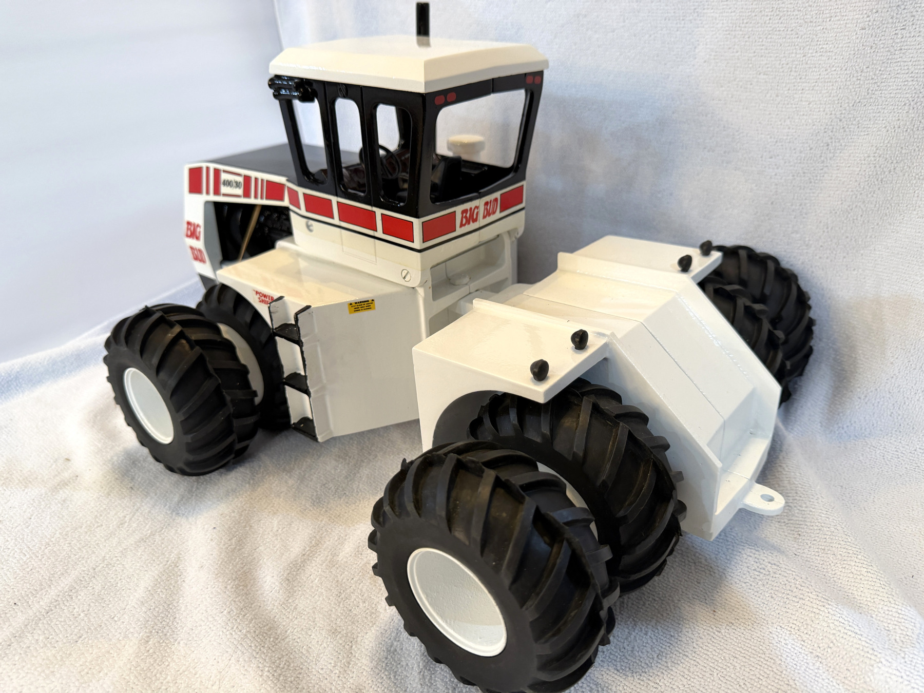 1/16 Big Bud 400/30 4WD Tractor with Duals by Martin Fast (1992)