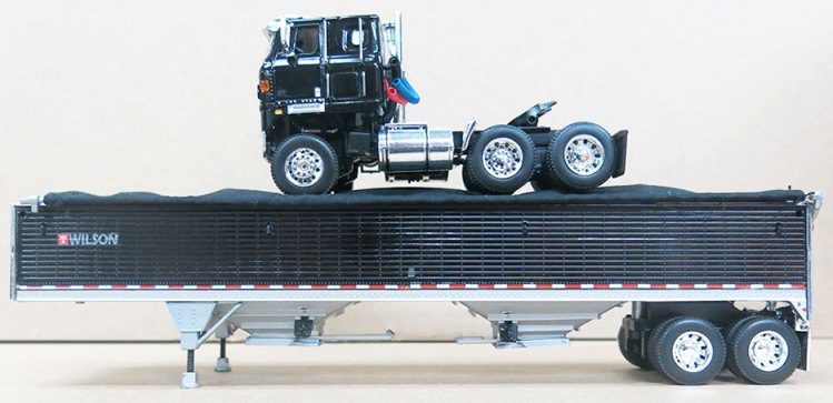 1/64 Black International Transtar Tractor w/a Wilson Grain Hopper Trailer - DCP